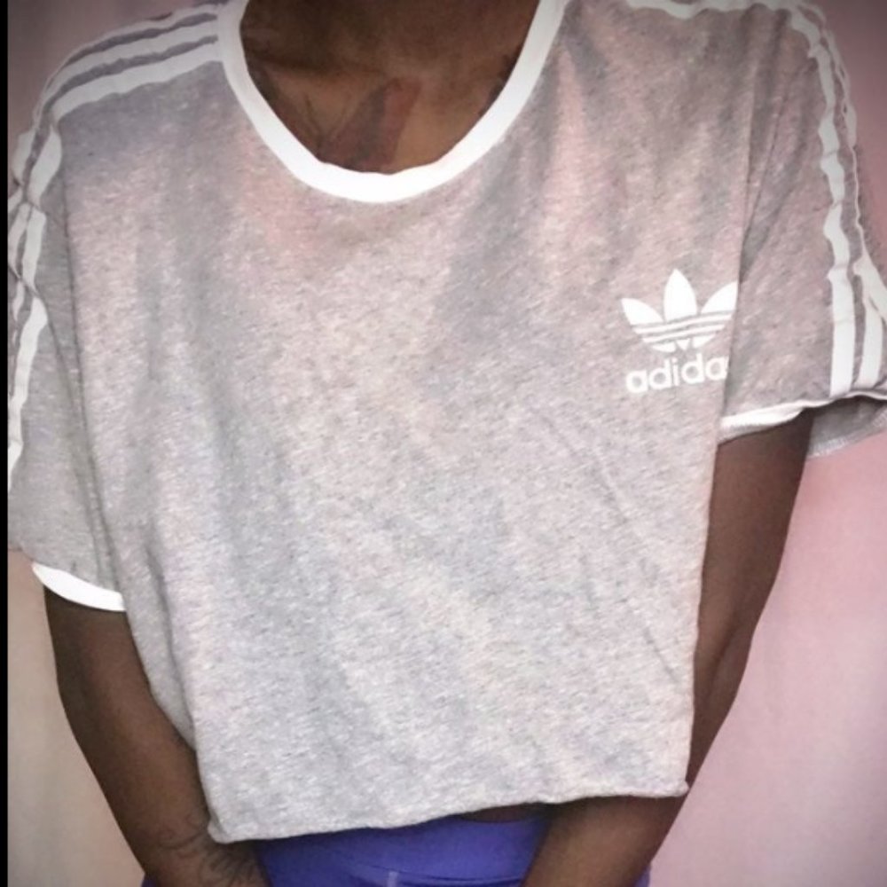 Adidas cropped top shirt(XL)
